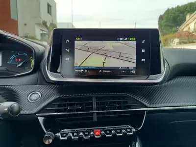 Vendo Peugeot e-2008 2022 - 17990 EUR, 26500 km - AUTO.MOTO.pt