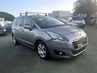 Vendo Peugeot 5008 2014 - 9990 EUR, 180460 km - AUTO.MOTO.pt