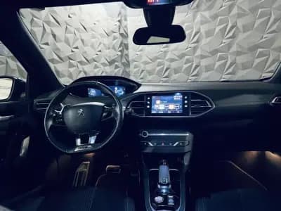 Vendo Peugeot 308 2020 - 23990 EUR, 32813 km - AUTO.MOTO.pt