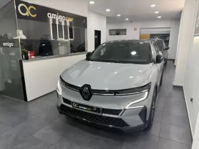 Vendo Renault Mégane E-Tech 2023 - 26950 EUR, 38315 km - AUTO.MOTO.pt