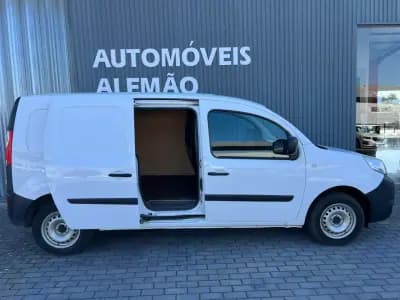 Vendo Renault Kangoo 2018 - 14500 EUR, 96074 km - AUTO.MOTO.pt