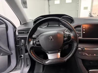 Sell Peugeot 308 2017 - 10990 EUR, 189000 km - AUTO.MOTO.pt