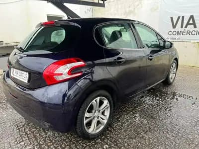 Vendo Peugeot 208 2016 - 7500 EUR, 302200 km - AUTO.MOTO.pt