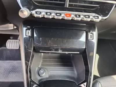 Vendo Peugeot 208 2021 - 16499 EUR, 82000 km - AUTO.MOTO.pt