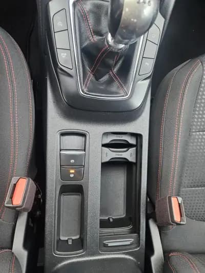 Vendo Ford Kuga 2022 - 18800 EUR, 129800 km - AUTO.MOTO.pt