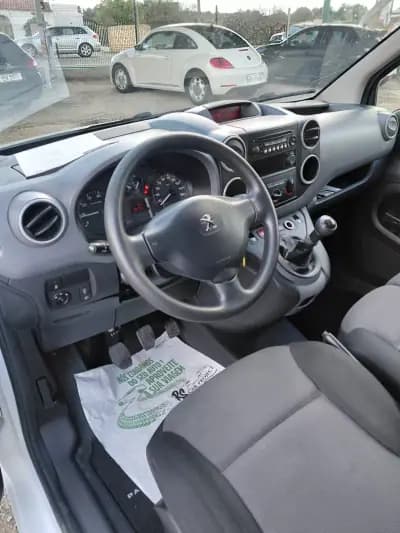 Vendo Peugeot Partner 2017 - 12980 EUR, 161882 km - AUTO.MOTO.pt