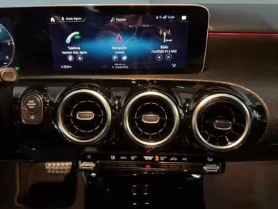 Vendo Mercedes-Benz A 180 2020 - 25499 EUR, 132000 km - AUTO.MOTO.pt