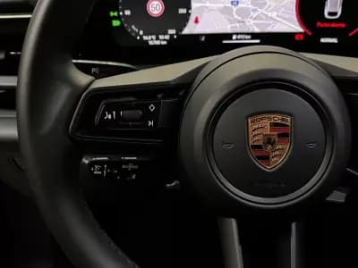 Vendo Porsche Macan 2025 - 87990 EUR, 15800 km - AUTO.MOTO.pt