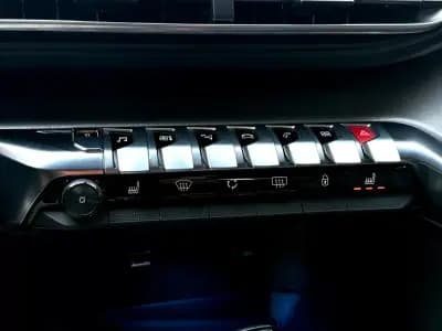 Sell Peugeot 3008 2019 - 24900 EUR, 82000 km - AUTO.MOTO.pt