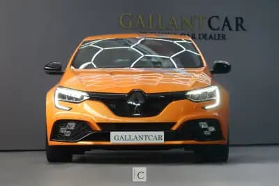 Vendo Renault Mégane 2023 - 75000 EUR, 4000 km - AUTO.MOTO.pt