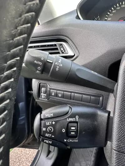 Sell Peugeot 308 SW 2016 - 8900 EUR, 200000 km - AUTO.MOTO.pt