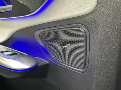 Vendo Mercedes-Benz C 300 2024 - 51990 EUR, 20500 km - AUTO.MOTO.pt