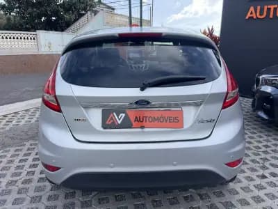 Sell Ford Fiesta 2010 - 5950 EUR, 204561 km - AUTO.MOTO.pt