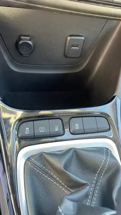 Vendo Opel Crossland 2022 - 17450 EUR, 40566 km - AUTO.MOTO.pt