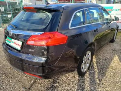 Sell Opel Insignia Sports Tourer 2011 - 7150 EUR, 176528 km - AUTO.MOTO.pt