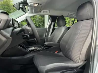 Vendo Peugeot e-2008 2023 - 22500 EUR, 46500 km - AUTO.MOTO.pt