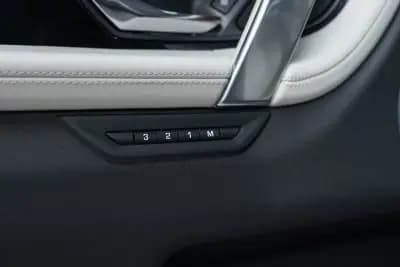 Vendo Land Rover Discovery Sport 2021 - 36950 EUR, 63000 km - AUTO.MOTO.pt