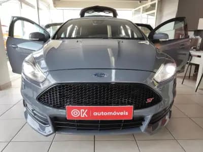 Vendo Ford Focus 2015 - 20500 EUR, 125550 km - AUTO.MOTO.pt