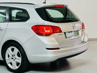 Vendo Opel Astra Sports Tourer 2011 - 6250 EUR, 235000 km - AUTO.MOTO.pt