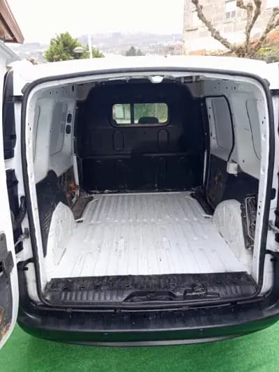 Sell Renault Kangoo 2016 - 9990 EUR, 102740 km - AUTO.MOTO.pt