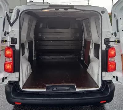 Sell Peugeot e-Expert 2021 - 17990 EUR, 38300 km - AUTO.MOTO.pt