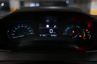 Vendo Peugeot e-208 2021 - 14350 EUR, 65000 km - AUTO.MOTO.pt