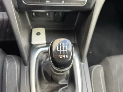 Vendo Renault Mégane 2019 - 16900 EUR, 105740 km - AUTO.MOTO.pt