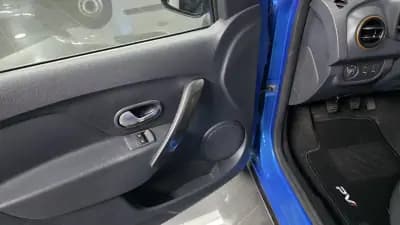 Vendo Dacia Sandero 2018 - 10990 EUR, 129000 km - AUTO.MOTO.pt