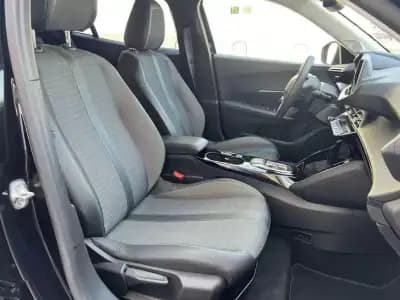 Vendo Peugeot e-2008 2022 - 21990 EUR, 30000 km - AUTO.MOTO.pt