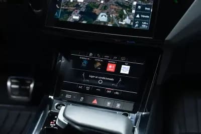 Vendo Audi Q8 e-Tron Sportback 2023 - 49950 EUR, 55000 km - AUTO.MOTO.pt