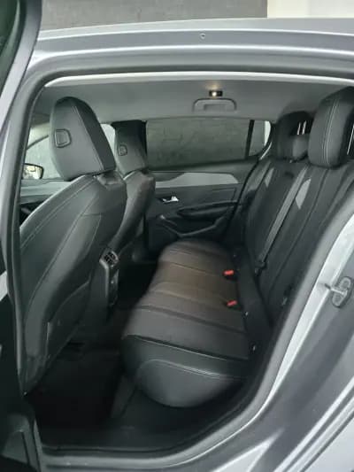 Vendo Peugeot 308 2022 - 22650 EUR, 61135 km - AUTO.MOTO.pt