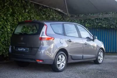 Vendo Renault Scénic 2012 - 8900 EUR, 254000 km - AUTO.MOTO.pt