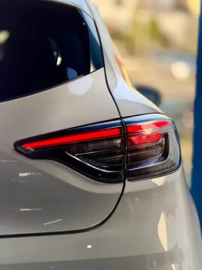 Vendo Renault Clio 2024 - 16450 EUR, 40000 km - AUTO.MOTO.pt