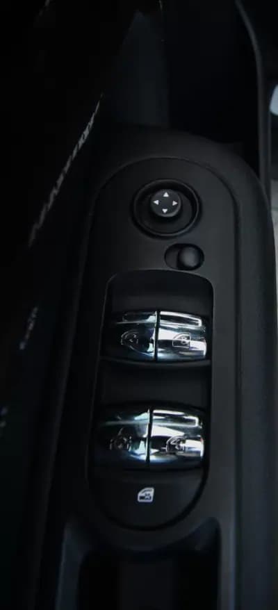 Sell MINI Clubman 2017 - 15750 EUR, 145700 km - AUTO.MOTO.pt