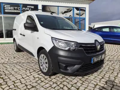Vendo Renault Express 2022 - 15867 EUR, 72000 km - AUTO.MOTO.pt