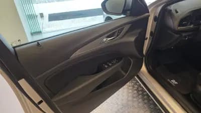 Sell Opel Insignia Grand Sport 2018 - 12900 EUR, 149839 km - AUTO.MOTO.pt