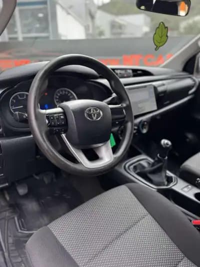 Sell Toyota Hilux 2018 - 25900 EUR, 240740 km - AUTO.MOTO.pt