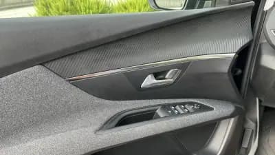 Vendo Peugeot 3008 2021 - 20499 EUR, 98021 km - AUTO.MOTO.pt