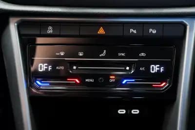 Vendo Volkswagen T-Roc 2023 - 21990 EUR, 70000 km - AUTO.MOTO.pt