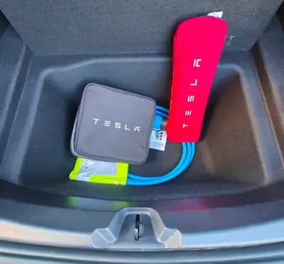 Vendo Tesla Model 3 2020 - 26500 EUR, 111500 km - AUTO.MOTO.pt