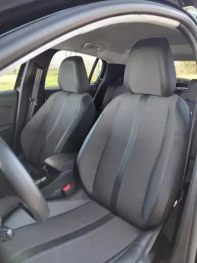 Sell Peugeot e-208 2022 - 20980 EUR, 19000 km - AUTO.MOTO.pt