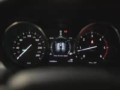 Vendo Land Rover Range Rover Evoque 2015 - 19990 EUR, 145000 km - AUTO.MOTO.pt