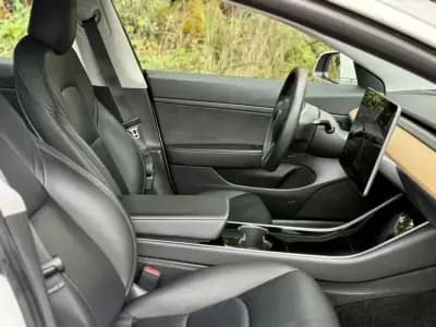 Sell Tesla Model 3 2020 - 22000 EUR, 101000 km - AUTO.MOTO.pt