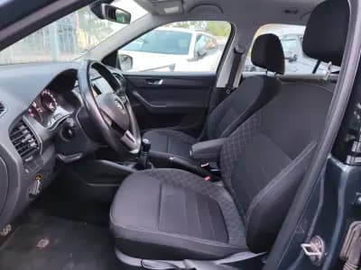 Vendo Skoda Fabia 2015 - 11900 EUR, 130000 km - AUTO.MOTO.pt