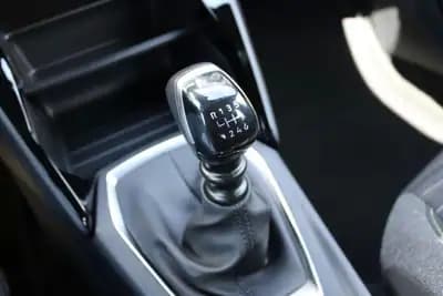 Sell Peugeot 2008 2024 - 21900 EUR, 4400 km - AUTO.MOTO.pt