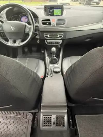 Vendo Renault Fluence 2014 - 10500 EUR, 148000 km - AUTO.MOTO.pt