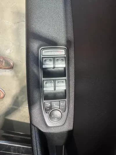 Vendo Renault Captur 2021 - 19250 EUR, 93431 km - AUTO.MOTO.pt