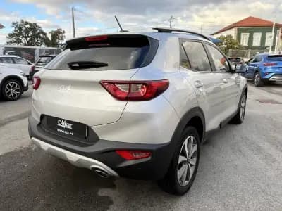 Vendo Kia Stonic 2022 - 13750 EUR, 81000 km - AUTO.MOTO.pt