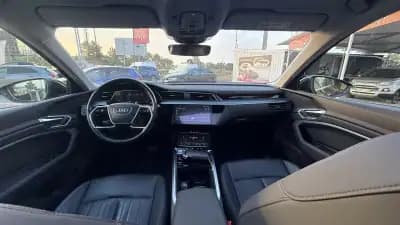 Vendo Audi e-tron 2019 - 27990 EUR, 99000 km - AUTO.MOTO.pt