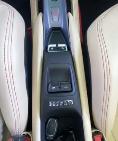 Sell Ferrari F8 Tributo 2022 - 425600 EUR, 4336 km - AUTO.MOTO.pt